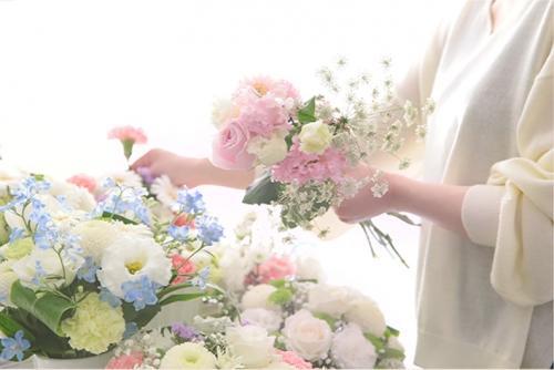 チームで協力して進めるお花の仕事♪ フラワーギフト制作・発送