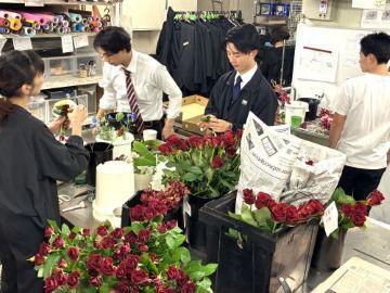 帝国ホテル内ウェディング装花制作・設営スタッフ